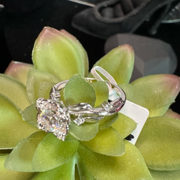 NEW! 1/2CT Blooming Diamond/Moissanite Ring - Picture 3 of 4